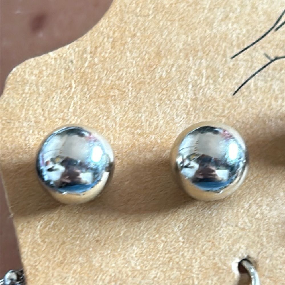 Silver ball- studs